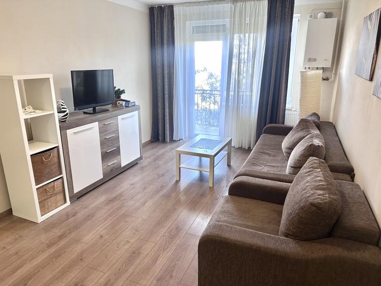 Apartament cu 3 camere decomandat, mobilat în Cetate