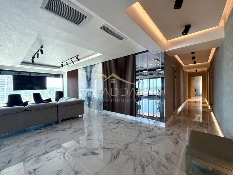 Penthouse cu 5 camere decomandat, mobilat în Central