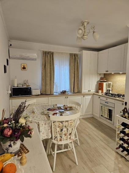 Apartament cu 2 camere decomandat, mobilat în Central