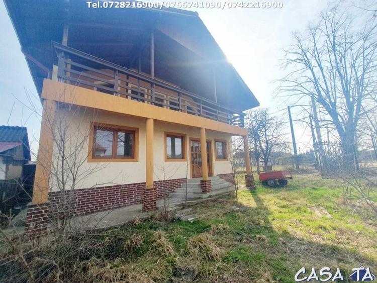 Casă individuală cu 3 camere cu Canalizare în Arcani