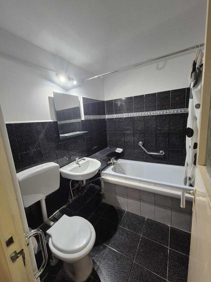 Apartament cu 3 camere de vanzare - 6