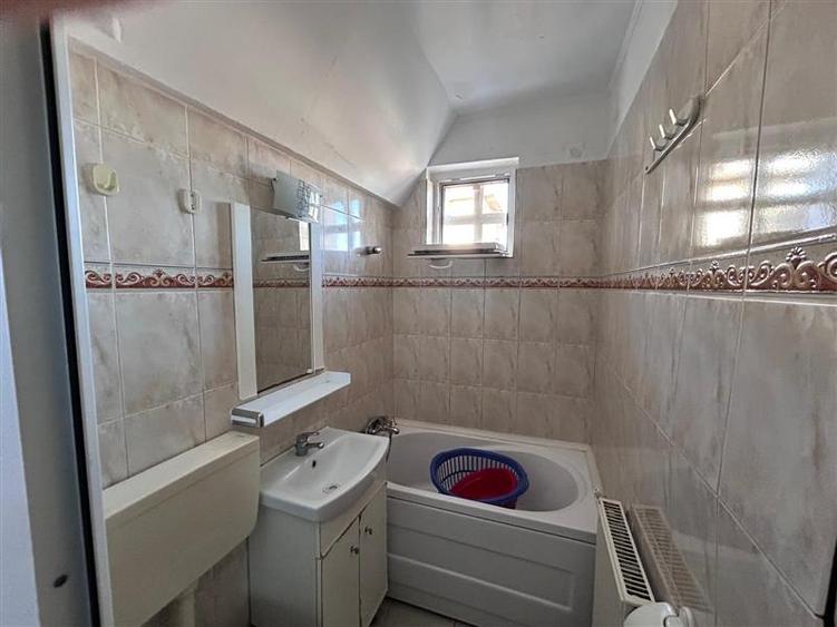 Apartament cu 2 camere semidecomandat în Moroasa 2