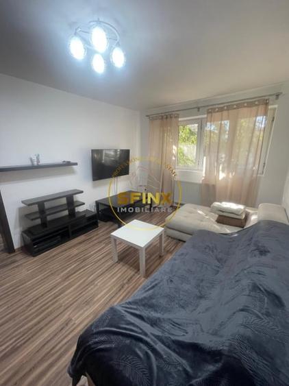 Apartament cu 2 camere semidecomandat, mobilat în P-ța Victoriei