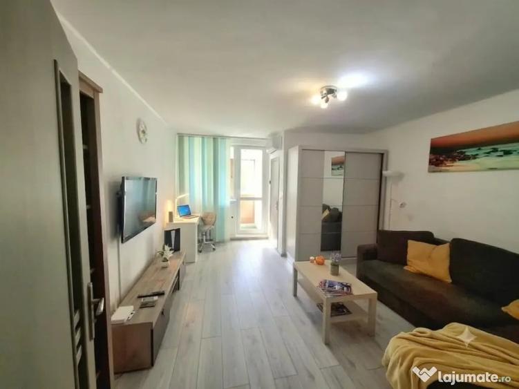 Garsonieră decomandată în Gorjului