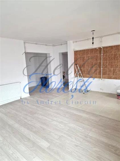Apartament cu 3 camere semidecomandat în Baciu