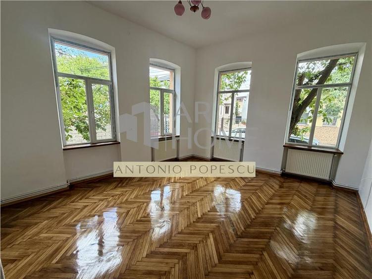 Casă cu 4 camere cu Canalizare în Ultracentral