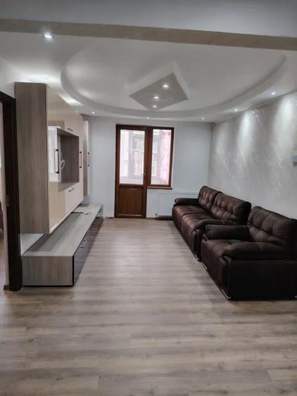 Apartament cu 4 camere în Mărăței