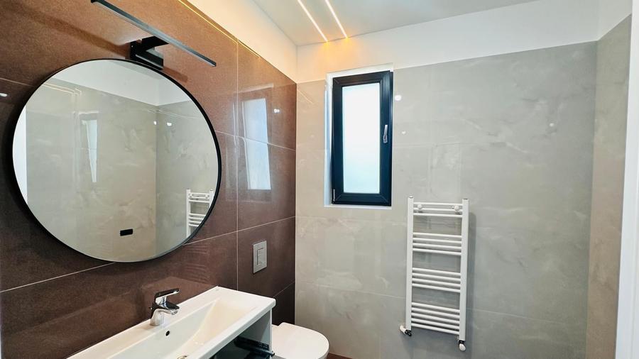 Duplex cu 4 camere cu Teren 394 Mp în Ostratu