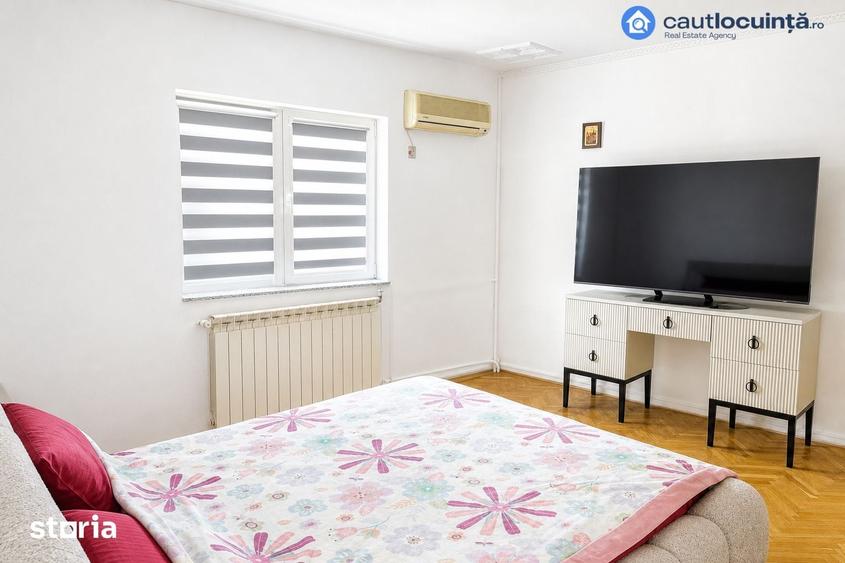 Casă cu 10 camere cu Teren 425 Mp în Dobroești