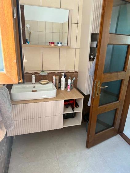 Apartament cu 3 camere semidecomandat în Andrei Mureșanu