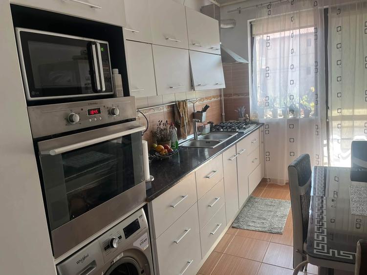Apartament cu 4 camere decomandat în Central