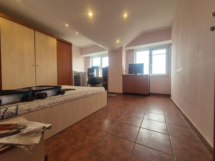 Apartament cu 3 camere decomandat, mobilat în Dacia
