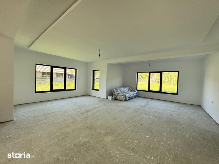 Casă cu 6 camere cu Teren 2147 Mp în Cetățeni