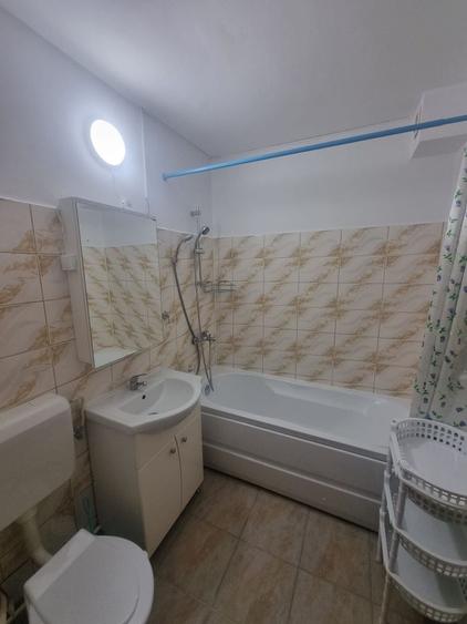 Apartament cu 2 camere semidecomandat în Pajura