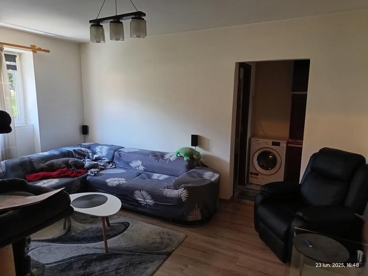 Apartament cu 3 camere semidecomandat în Central
