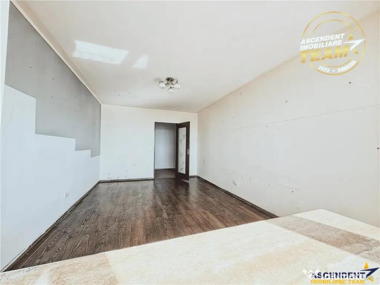 Apartament cu 2 camere decomandat în Simeria