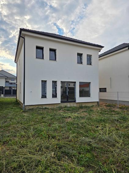 Casă cu 3 camere în Mărtinești