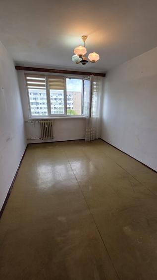 Apartament cu 3 camere decomandat în Berceni