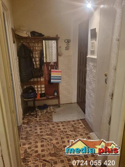 Apartament cu 2 camere semidecomandat în Siret