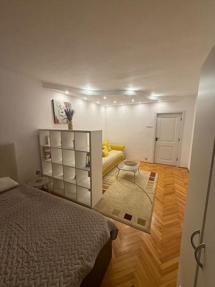 Apartament cu 3 camere decomandat în Cornișa
