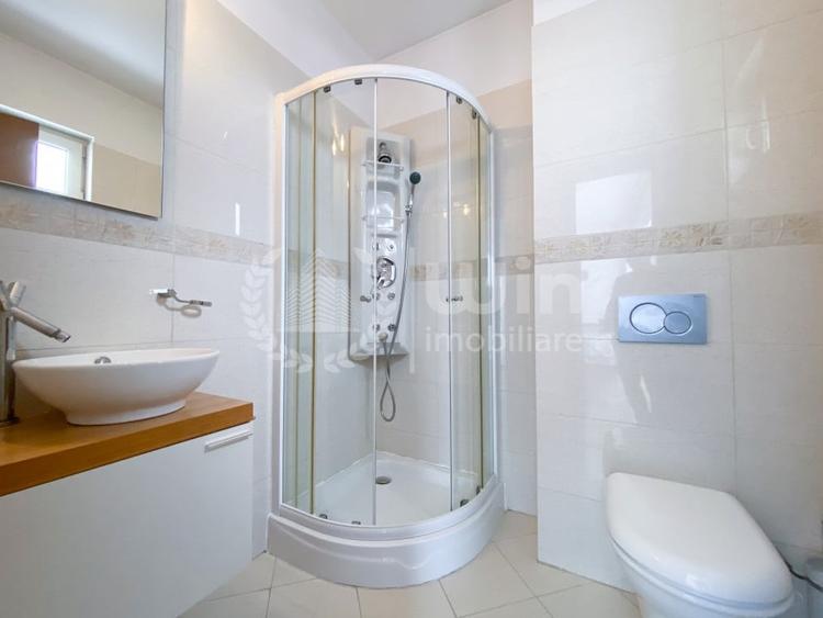 Penthouse cu 5 camere semidecomandat, mobilat în Bună Ziua