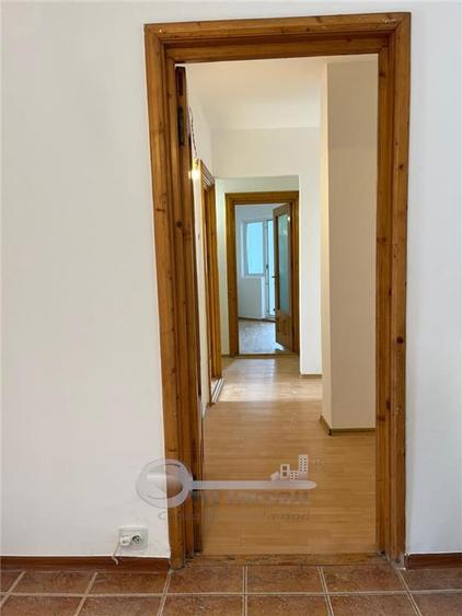 Apartament cu 3 camere decomandat în Nicolina