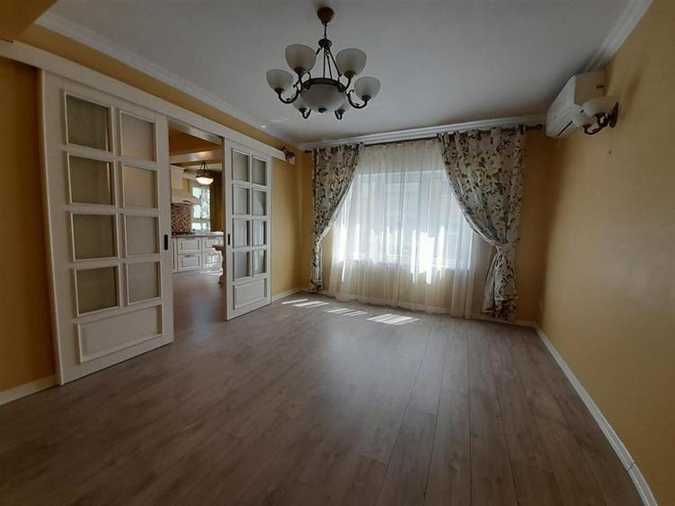 Apartament cu 4 camere decomandat, mobilat în Bucium