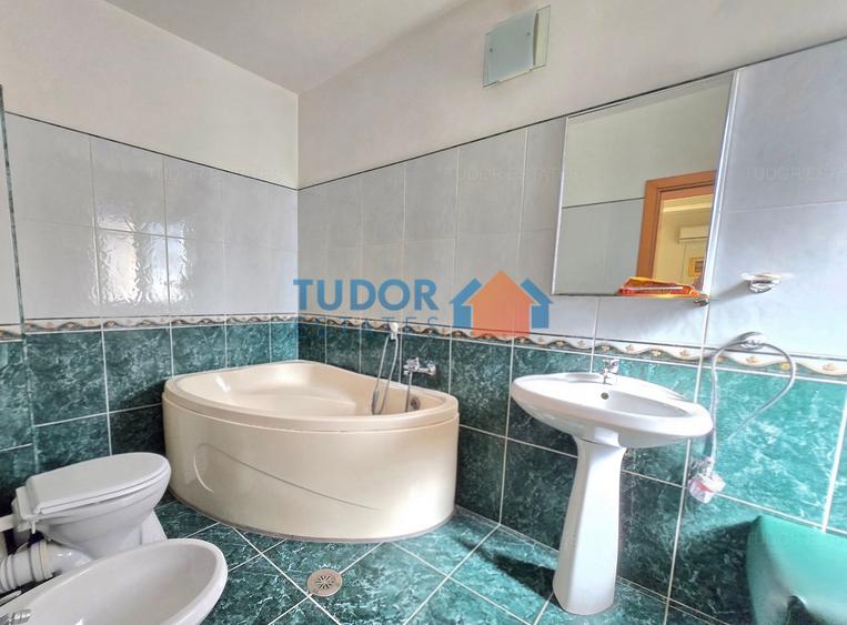 Casă individuală cu 7 camere cu Canalizare în Pipera