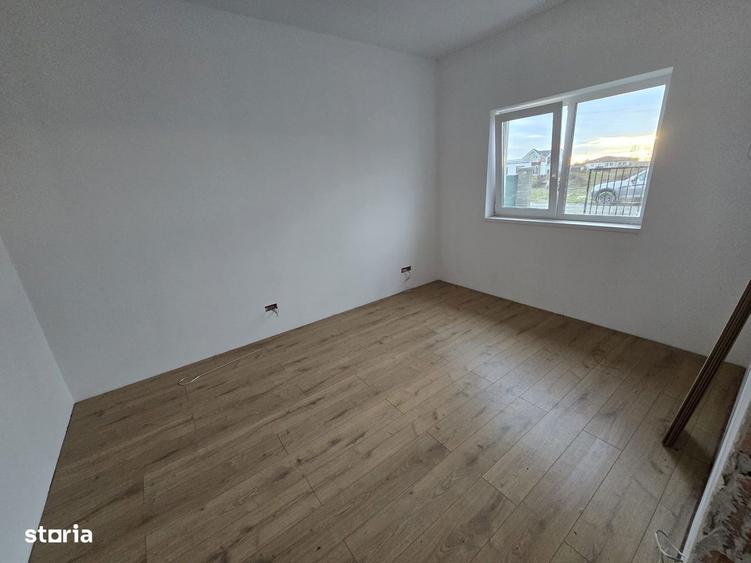Casă cu 3 camere cu Teren 330 Mp în Moșnița Nouă