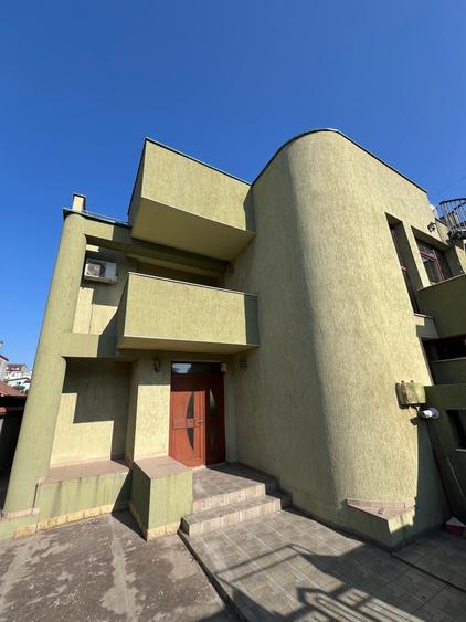 Casă individuală cu 5 camere cu Garaj în Coiciu