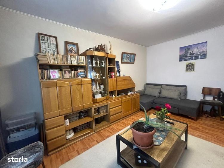 Apartement 3 camere zona spital etaj 1 - 13