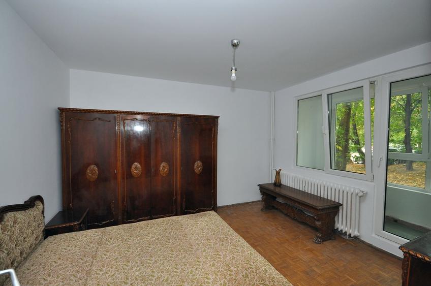 Apartament cu 3 camere decomandat în Drumul Taberei