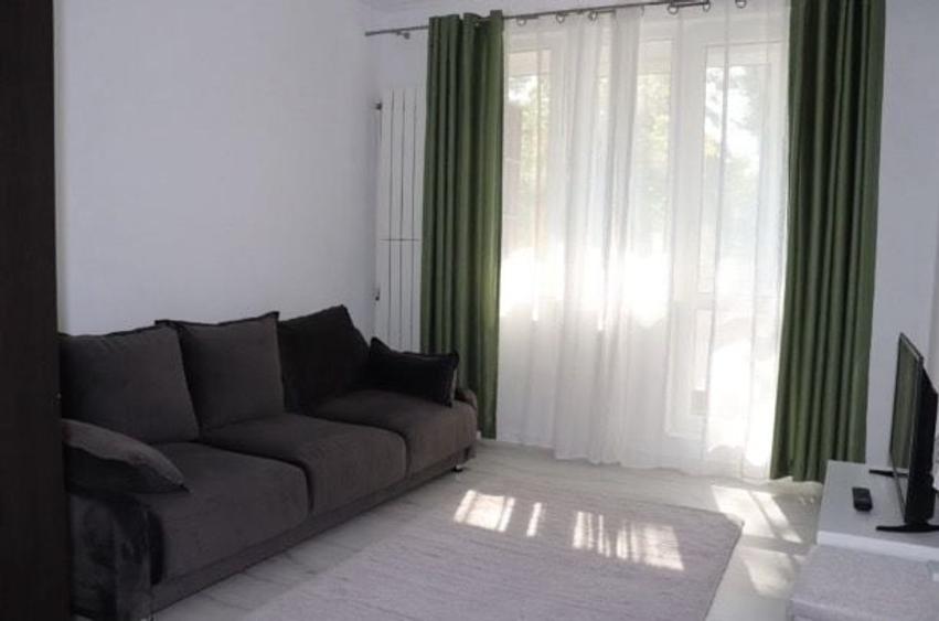 Apartament cu 3 camere semidecomandat, mobilat în Drumul Taberei