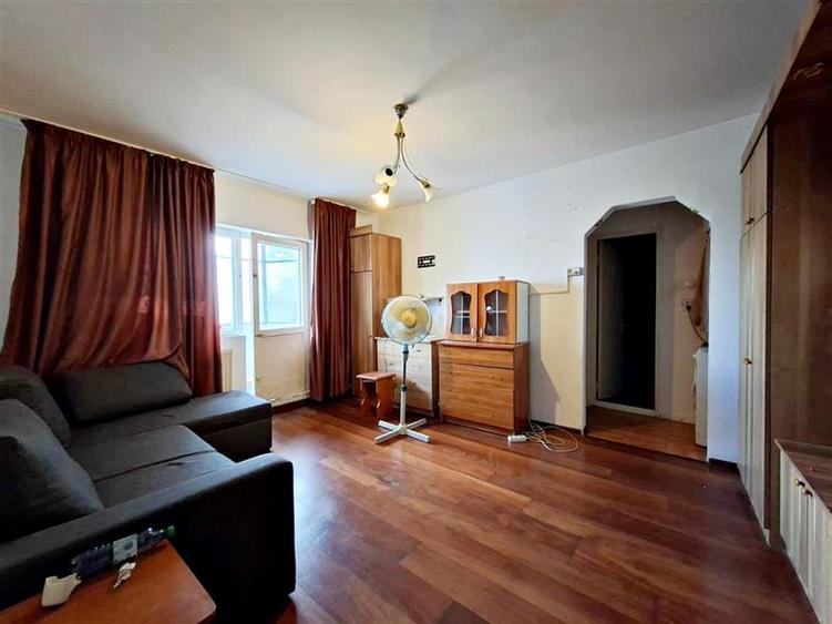 Apartament cu 2 camere semidecomandat în 9 Mai