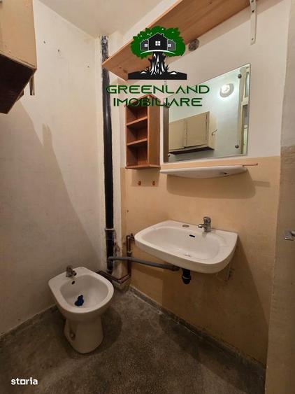Apartament cu 3 camere decomandat în Nicolina