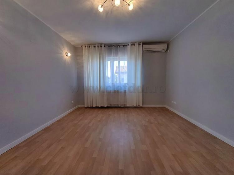 Casă individuală cu 5 camere cu Canalizare în Pipera