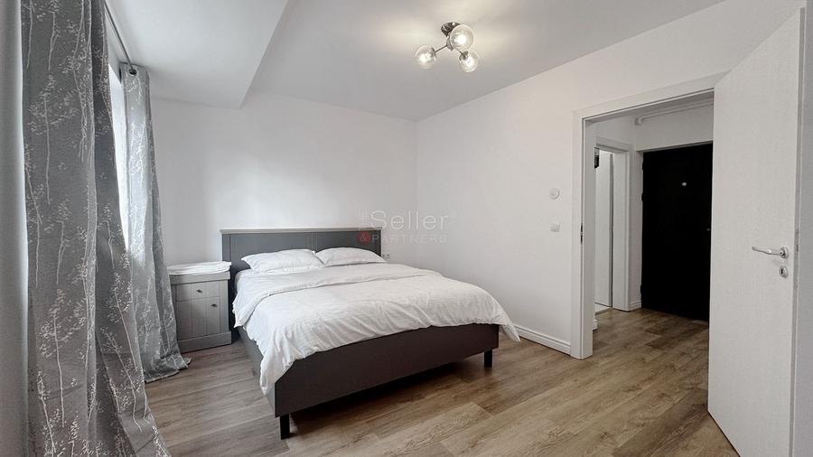 Apartament cu 3 camere decomandat, mobilat în Tractorul