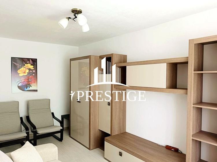 Apartament cu 3 camere decomandat, mobilat în Vasile Aaron