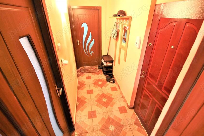 Apartament cu 3 camere semidecomandat în Micro 19