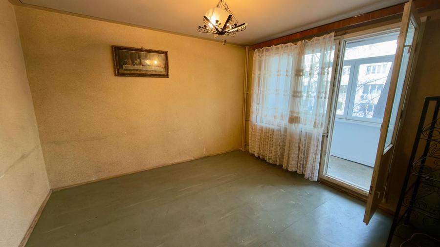 Apartament cu 3 camere decomandat în Drumul Taberei