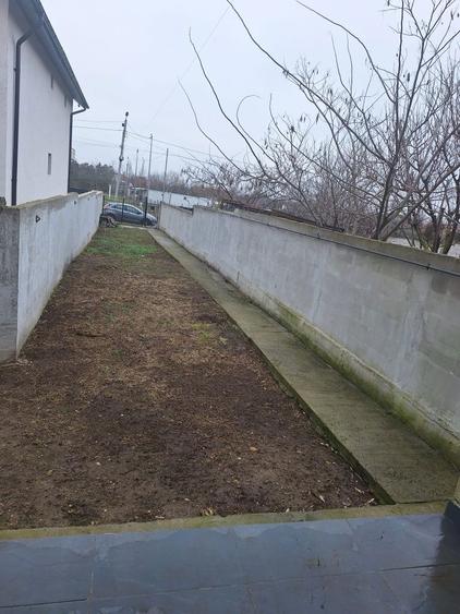Casă cu 4 camere în Lumina