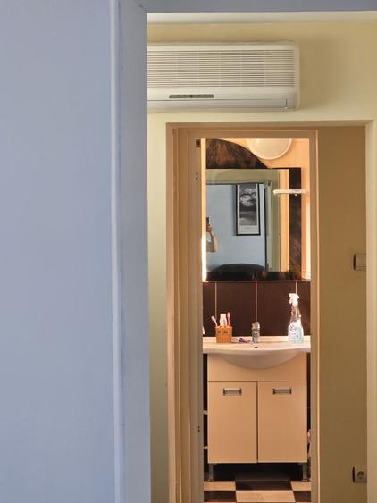 Apartament cu 3 camere semidecomandat în Central