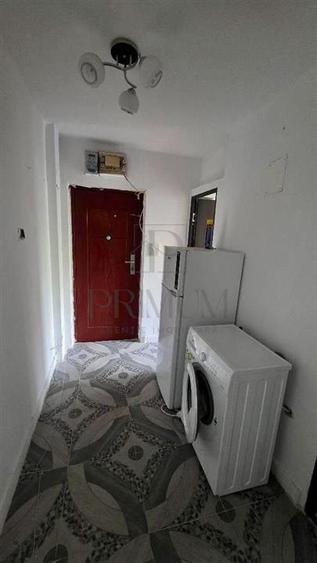Apartament cu 2 camere semidecomandat, mobilat în Complex Studențesc