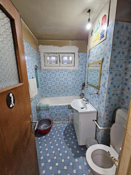 Apartament cu 3 camere decomandat în Titan