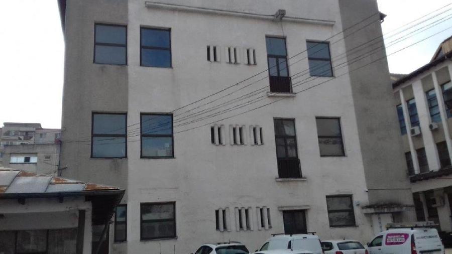 Spațiu comercial, de 2,943 mp, în Central