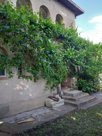 Casă cu 6 camere cu Teren 10000 Mp în Soloneț