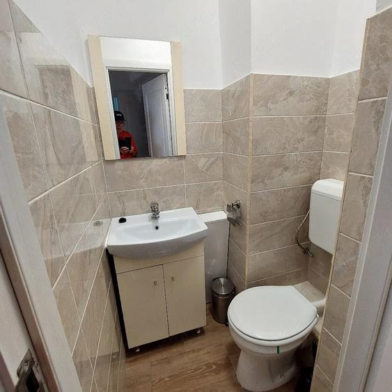 PROPRIETAR inchiriez central ap cu 3 camere decomm - 2