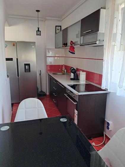 Apartament cu 3 camere decomandat în Găvana