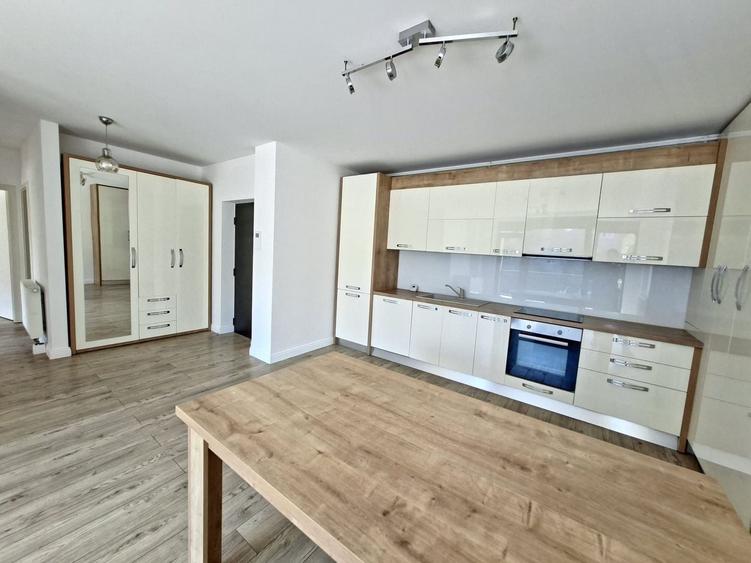 Apartament cu 3 camere decomandat, mobilat în Elisabetin