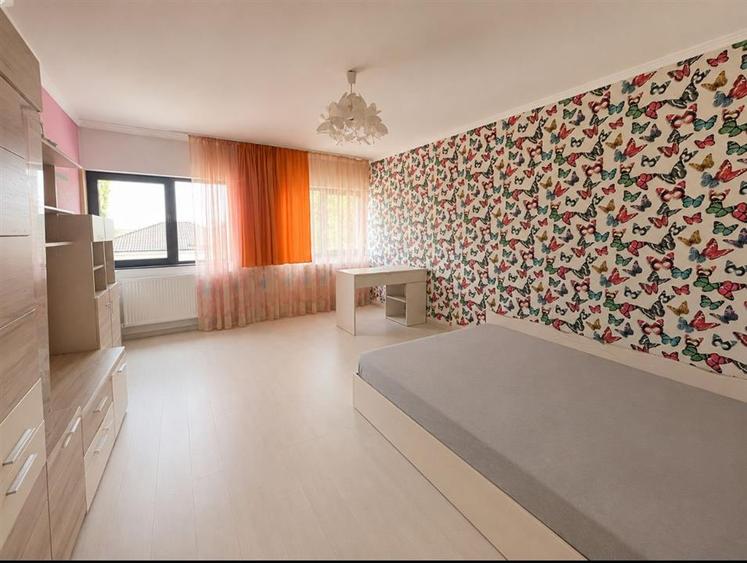 Casă cu 4 camere cu Teren 1240 Mp în Podgoria
